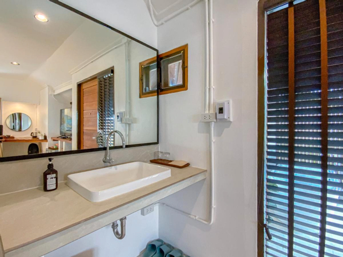 Bathroom 4