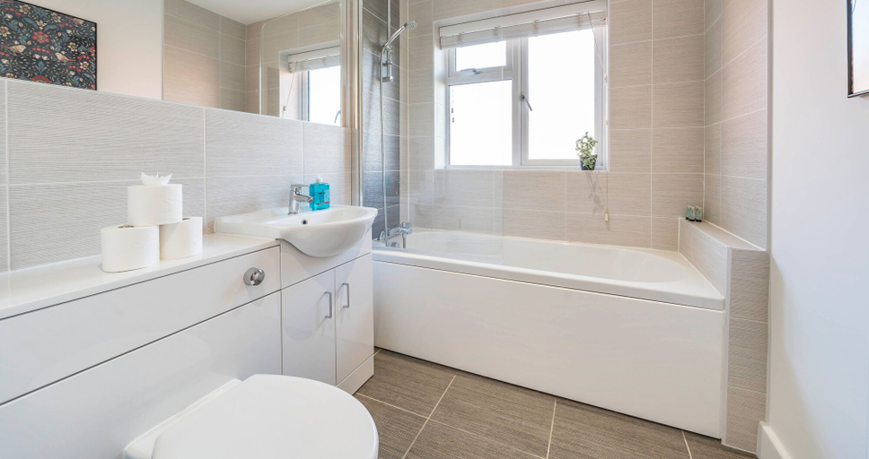 Bathroom 3, Kingsclere Apartments in Basingstoke, Hampshire