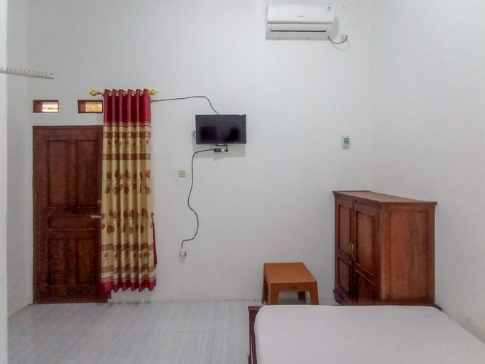 Bedroom 3, Hotel Grand New Si Jago Mitra RedDoorz, Kebumen