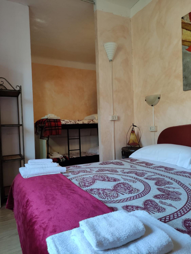 Others 2, Hotel Glicine, Savona