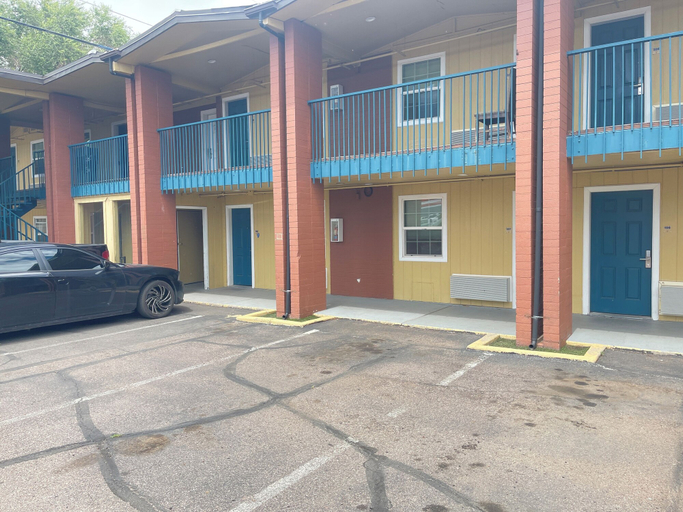 Exterior & Views 2, INN ON 66, Coconino