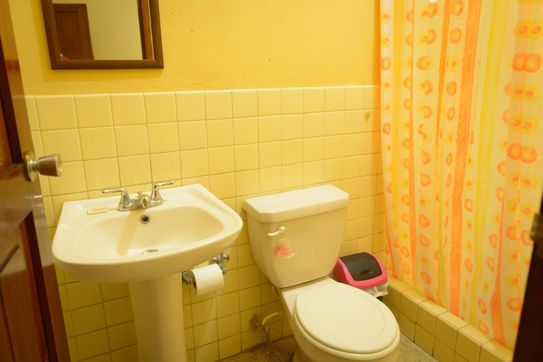 Bathroom, Hostal Fachente, León