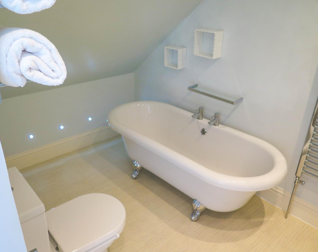 Bathroom, Broadpark Villa, Devon