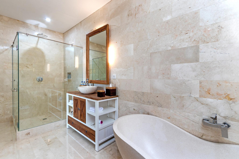 Bathroom 13