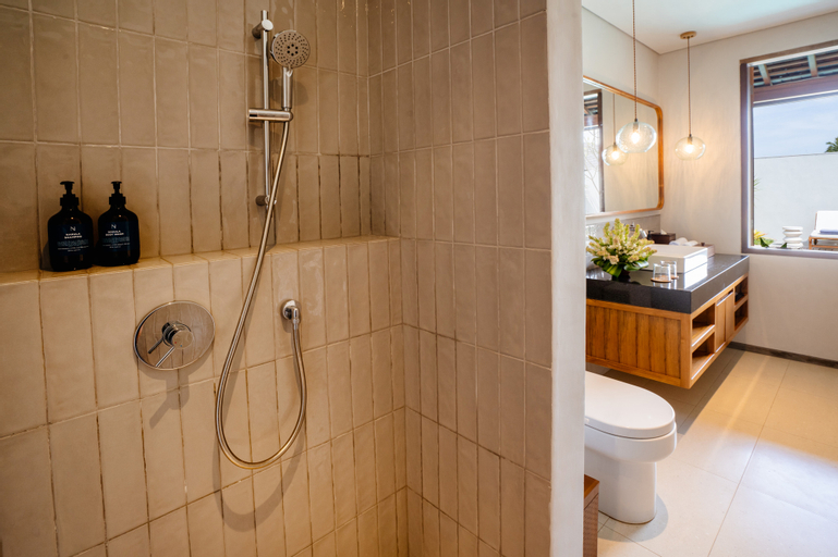 Bathroom 10