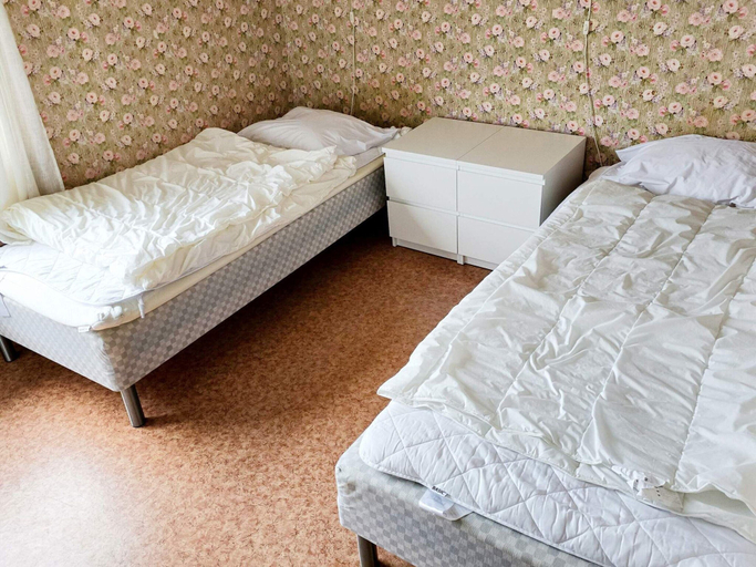 Room 4, 9 Person Holiday Home in Kortgarden, Molde