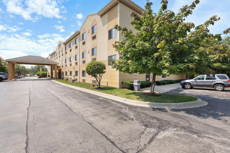 Exterior & Views 2, Comfort Suites Lombard - Addison, Dupage