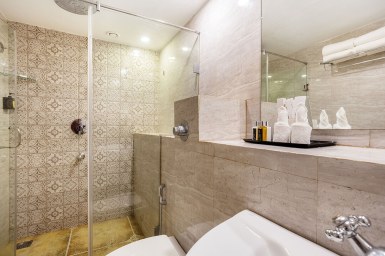 Bathroom 5, Bogmallo Beach Resort, South Goa