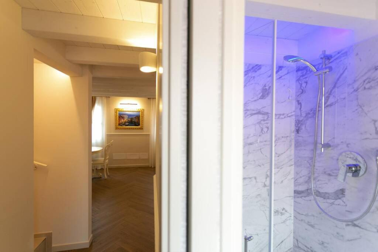 Bathroom, Suite Duplex Apartment by ApartSuite, Venezia
