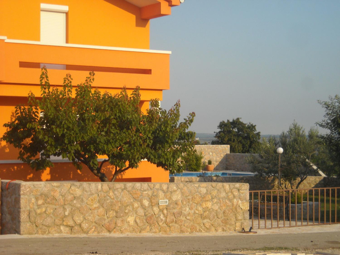 Others 5, Apartments Kalac, Posedarje