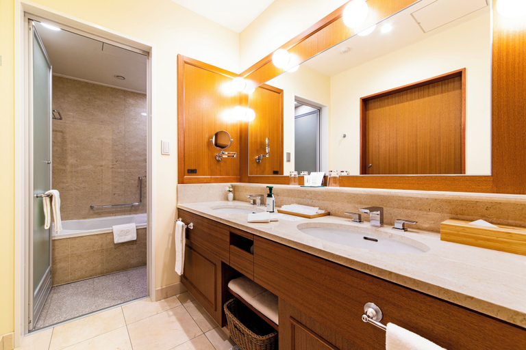 Bathroom 3, Grand Empire Hotel, Ōnojō