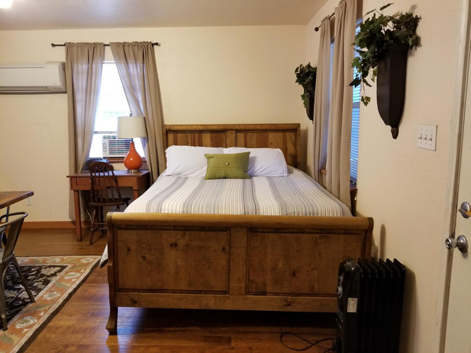 Others 5, Olive Cabin, Gillespie