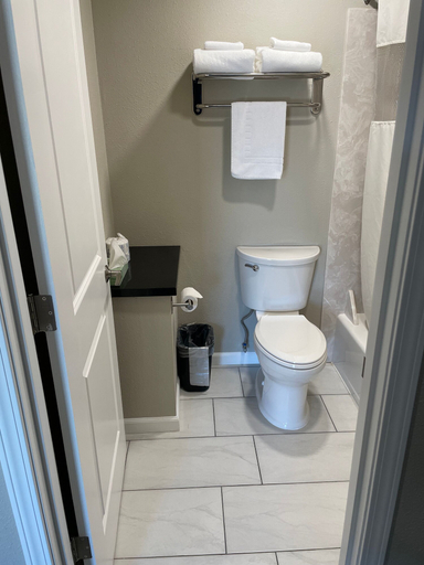 Bathroom 4, Royal Inn Eugene, Lane