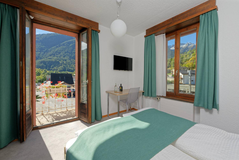 Bedroom 2, Hôtel Terminus, Entremont