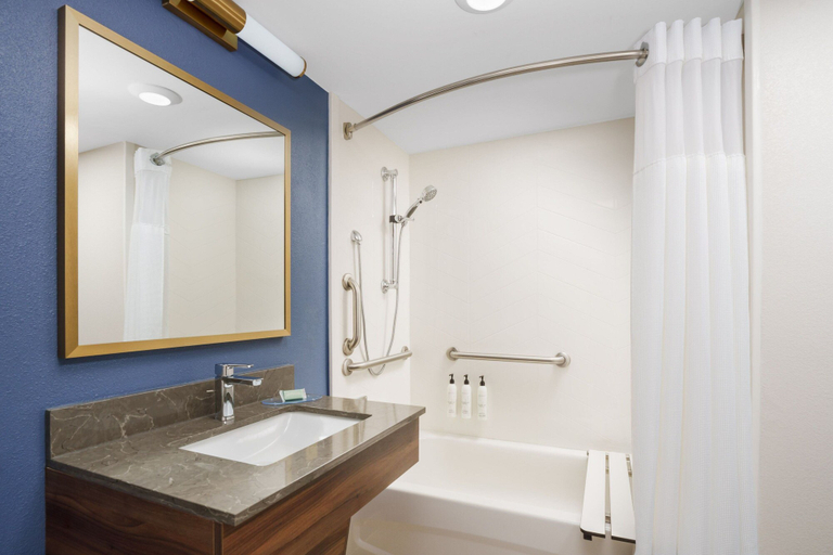 Bathroom 5, Fairfield Inn & Suites Harrisburg Hershey, Dauphin