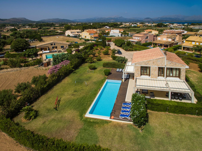 Entrance 4, Villa Barcares Gran for 10, pool, gym and close to beach, Baleares