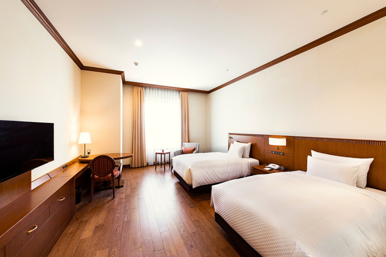 Bedroom 2, Grand Empire Hotel, Ōnojō