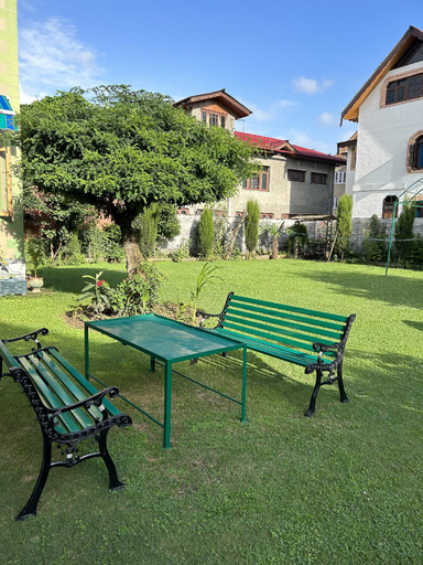 Others 5, The Local B&B, Srinagar