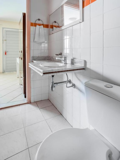 Bathroom 3, Orla de Araruama, Araruama