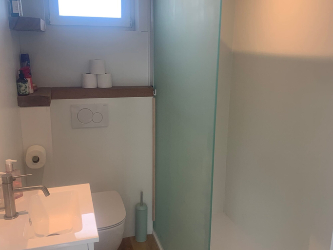 Bathroom 3, Holiday home in Heuvelland with garden, West-Vlaanderen