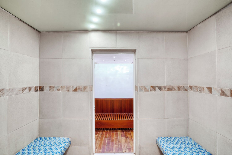 Bathroom 5, Hotel Akwa Palace, Wouri