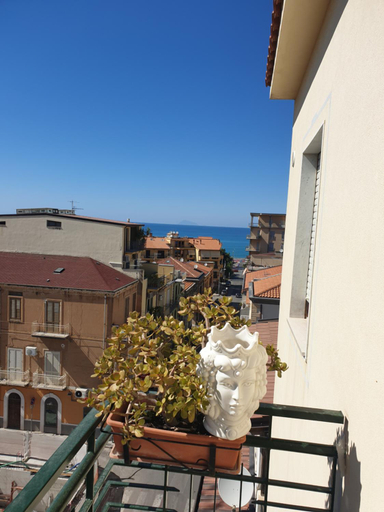 Others 4, I MORI IN CAMPIDOGLIO AFFITTA CAMERE, Messina