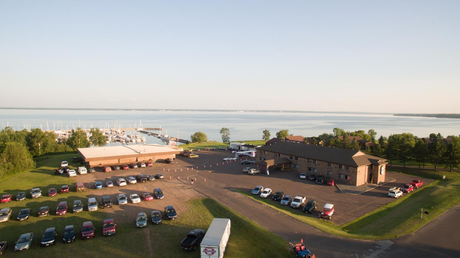 Exterior & Views 1, The Washburn Inn, Lake Superior