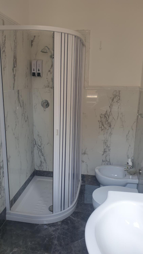 Bathroom 3, I MORI IN CAMPIDOGLIO AFFITTA CAMERE, Messina