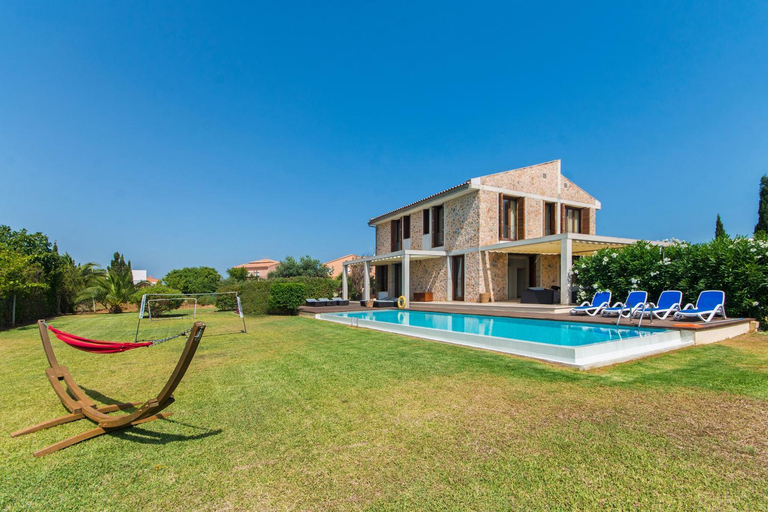 Others 5, Villa Barcares Gran for 10, pool, gym and close to beach, Baleares