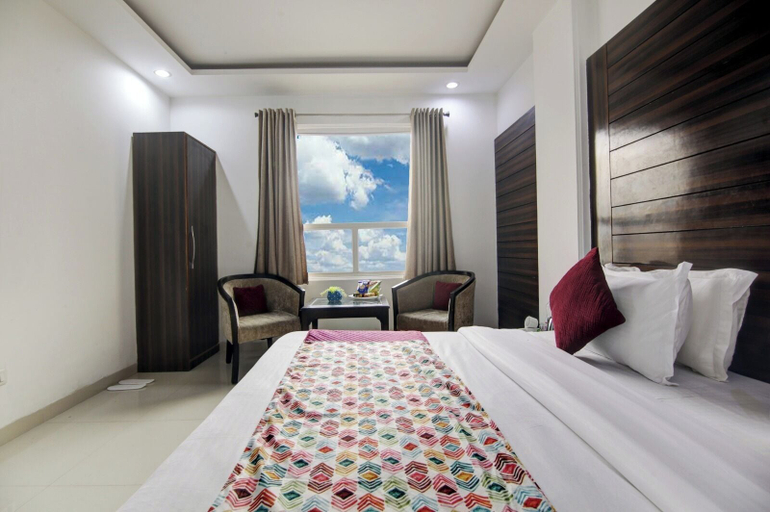 Bedroom 4, Hotel Devrana, Delhi