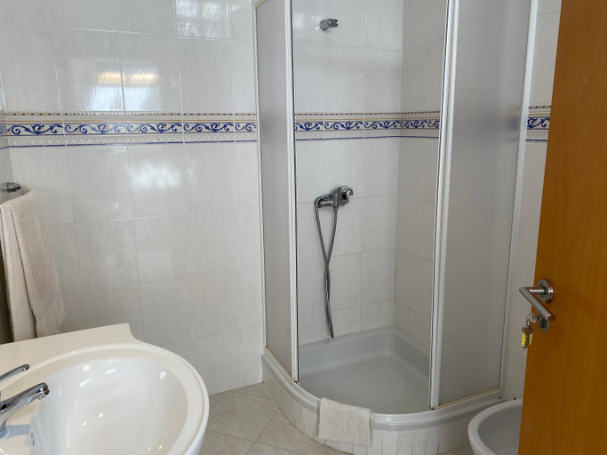Bathroom 5, SOL & MAR, Lagos