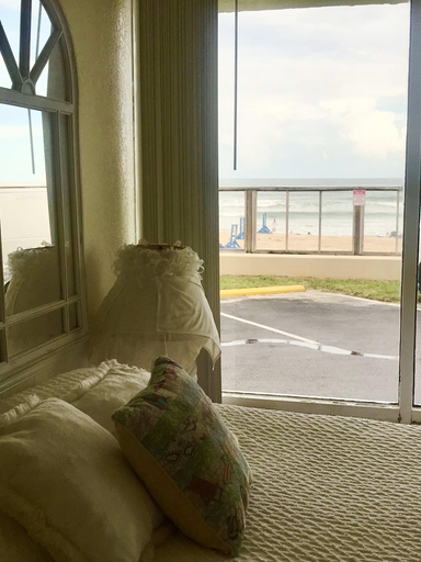 Room 5, Ocean Waves - Ocean Front at Symphony Beach Club, Volusia