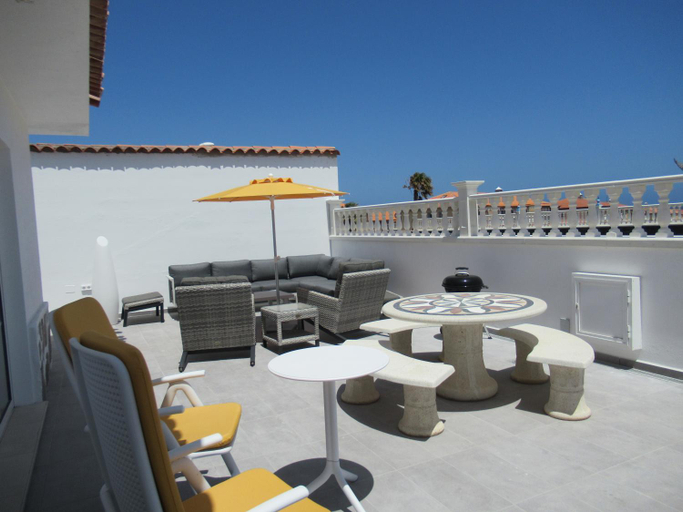 Others 2, LAS ROSAS by RENTMEDANO Stunning luxury Chocolate Box villa with private heated pool & wifi, Santa Cruz de Tenerife