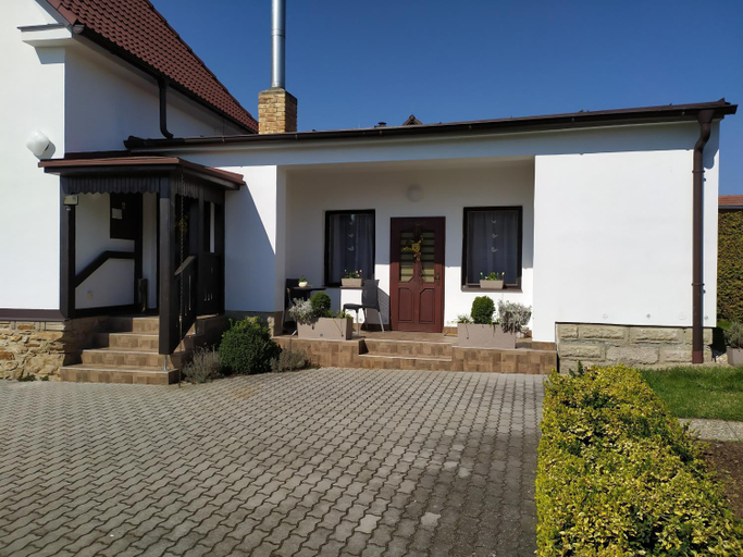 Others 4, Penzion Burda, Písek