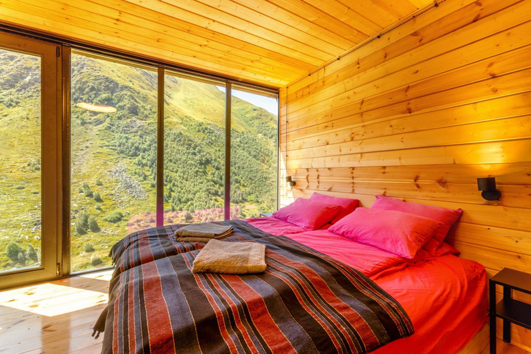 Bedroom 5, Fifth Season, Kazbegi