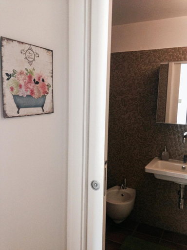 Bathroom 3, Bed & Wine Rocco Zambri, Foggia