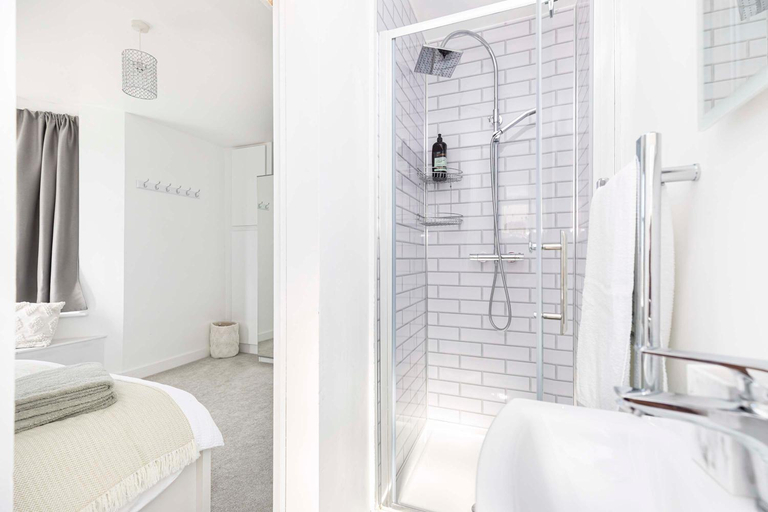Bedroom 2, The White House - Lux Southbourne beach 3 bed stay, Bournemouth