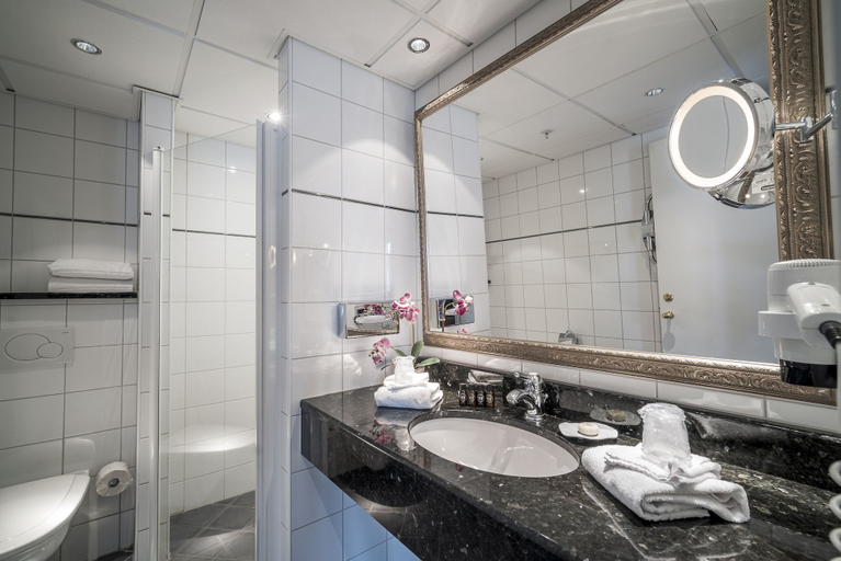 Bathroom 4, Angvik Gamle Handelssted - by Classic Norway Hotels, Gjemnes
