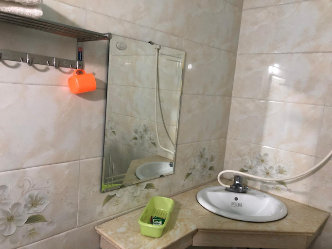 Bathroom 18