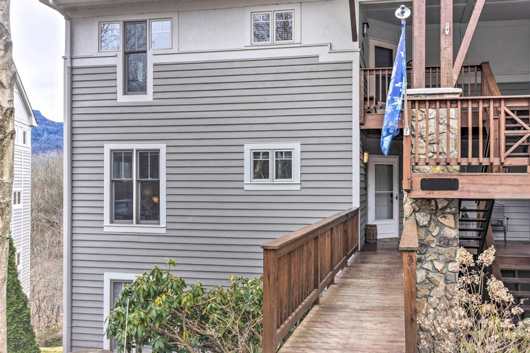 Updated Seven Devils Condo with Deck and Mountain View, Watauga