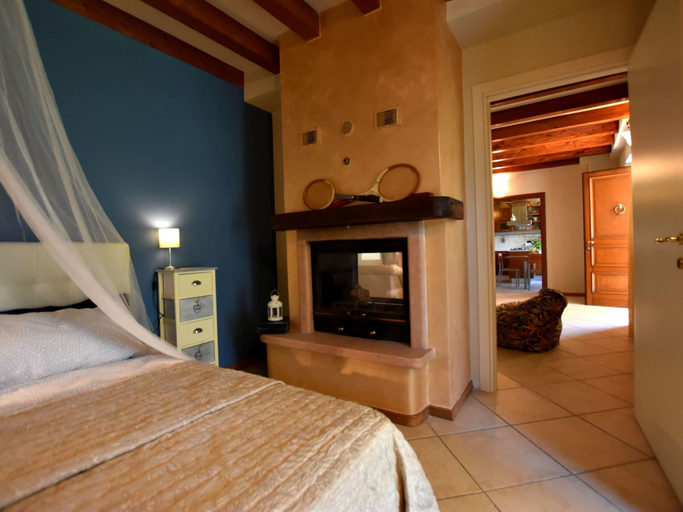 Bedroom 3, Flat in Villa, With Garden, Barbecue, Brescia