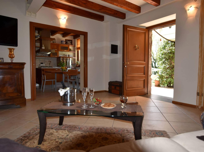 Others 5, Flat in Villa, With Garden, Barbecue, Brescia