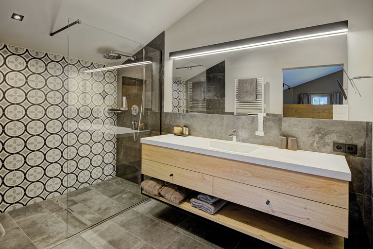 Bathroom 5, Hotel Gut Brandlhof, Zell am See