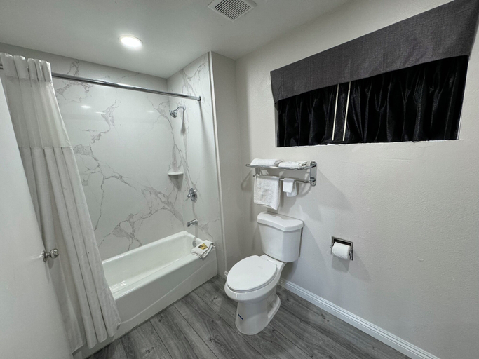 Bathroom 4, Five Star Inn West Covina, Los Angeles