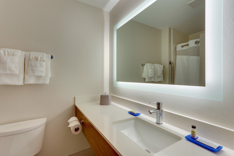 Bathroom 4, Holiday Inn Express CINCINNATI NORTH - MONROE by IHG, Warren