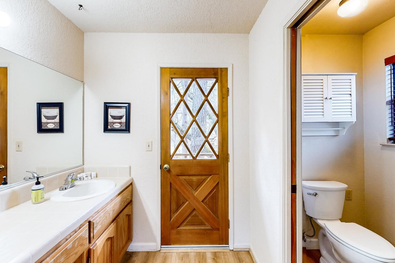 Bathroom 3, Creekside Cabin, Tuolumne