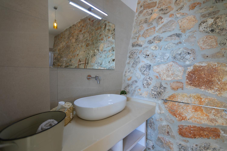 3, Tenuta Regina, Lecce
