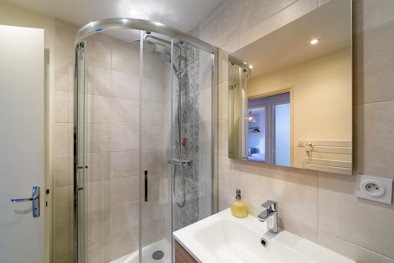 Bedroom 3, Happy Loft - Centre historique + parking prive, Loir-et-Cher