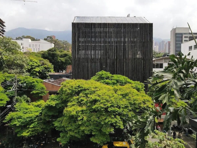 Others 4, Zeta Erre, Medellín
