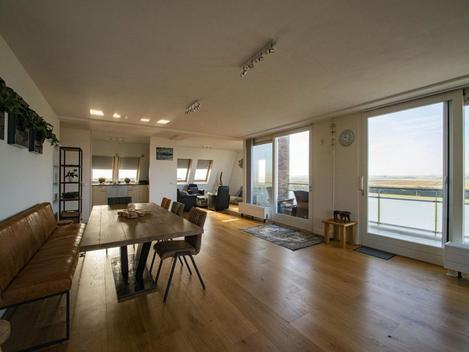 Dining 4, Fantastic Penthouse by the sea With Sauna, Zijpe